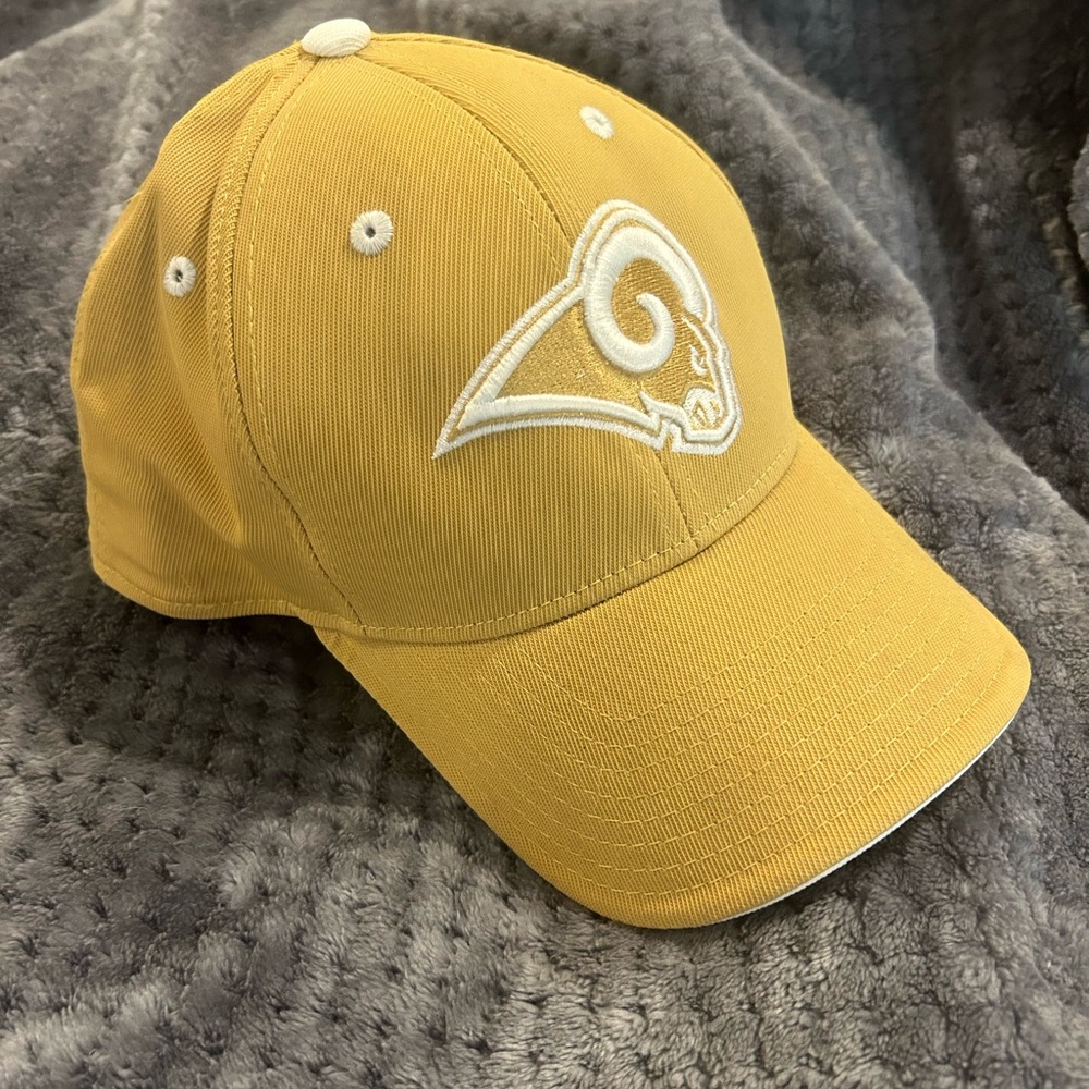 PC super rare and unique unworn NFL LA Rams football gold baseball cap hat